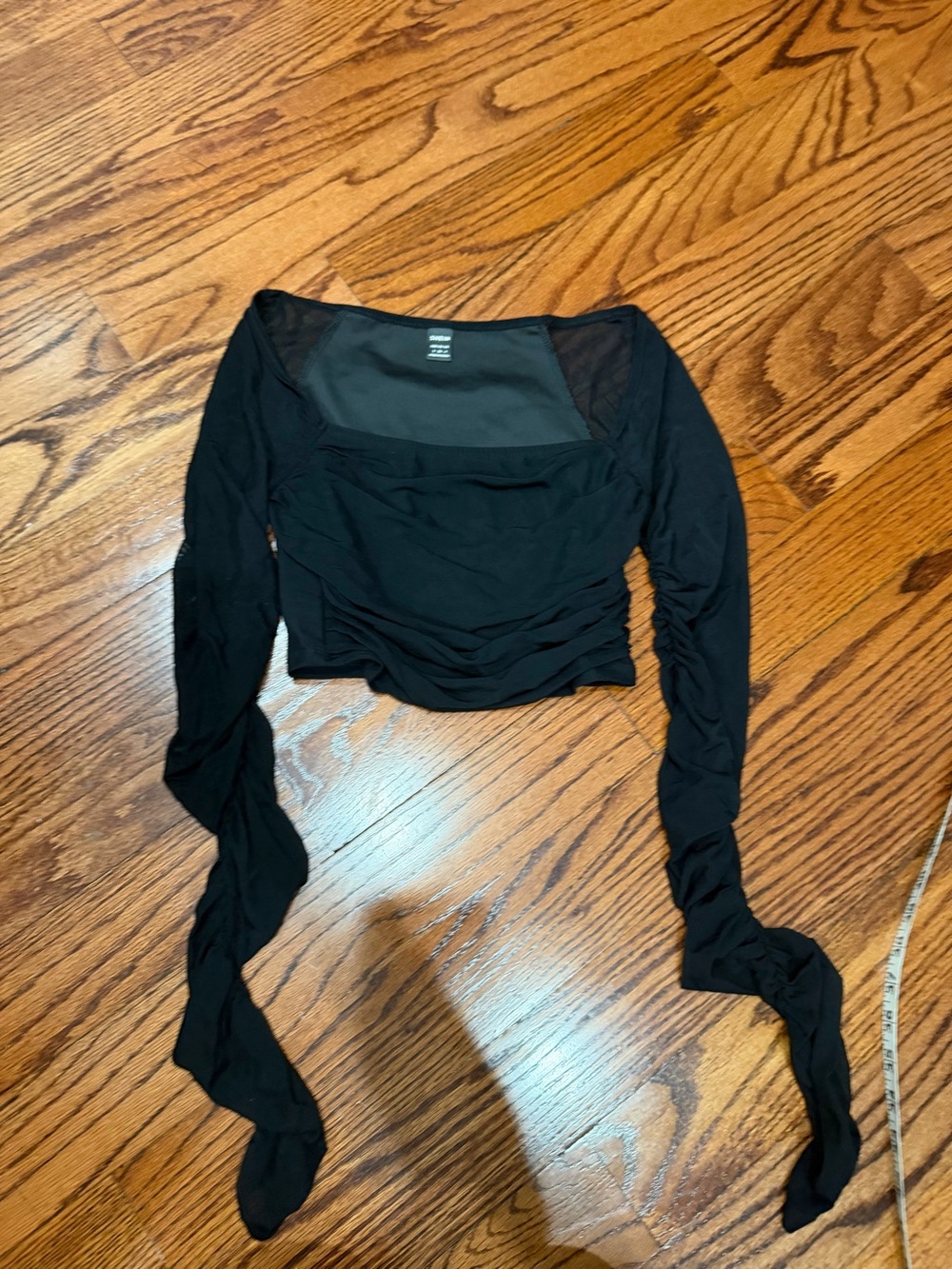 SHEIN Black Long-Sleeve Ruched Crop Top